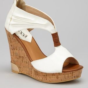 Bucco Capensis white Auden wedges